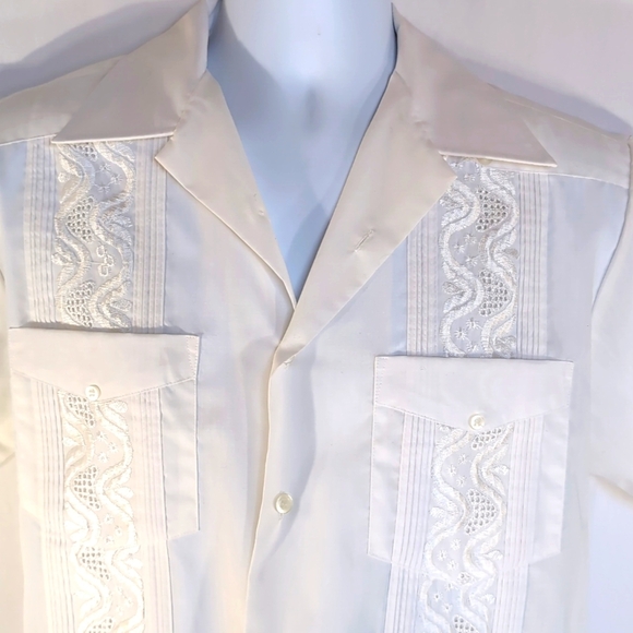 White embroidered La Fiesta Guayabera (White Wedding Shirt) Size 15 1/2 (M) - Picture 7 of 7
